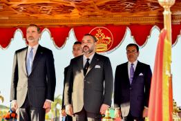 Image du Maroc Professionnelle de   Sa Majesté le Roi Mohammed VI accompagné du Prince héritier Moulay Hassan et du Prince Moulay Rachid, Offre une cérémonie d'accueil officielle en l'honneur de SM le Roi Felipe VI d'Espagne et de la Reine Dona Letizia au Palais royal de Rabat, le 13 Février 2019. (Photo/ SPPR) via Jalilbounhar.com 